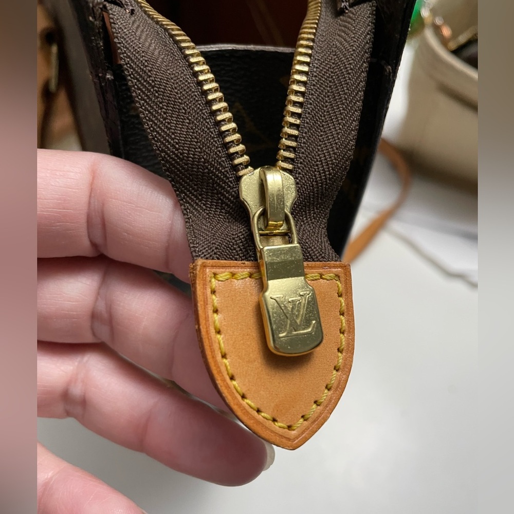 Louis Vuitton Babylone Monogram Tote. - Picture 12 of 15